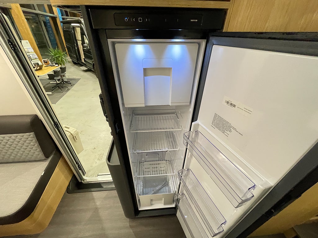 Adria Matrix Axess 670 SL /Taksäng/Automat/5 bältad/B-körkort - Adria