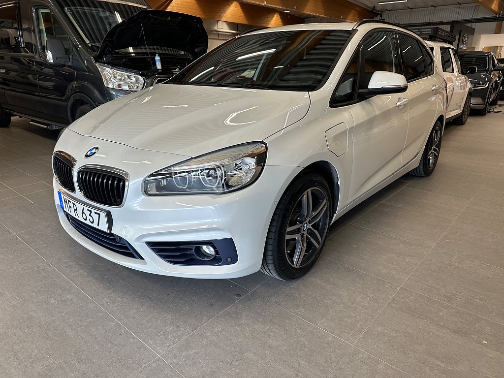 BMW 225xe Active Tourer Automat Sport line Plug-in hybrid glastak