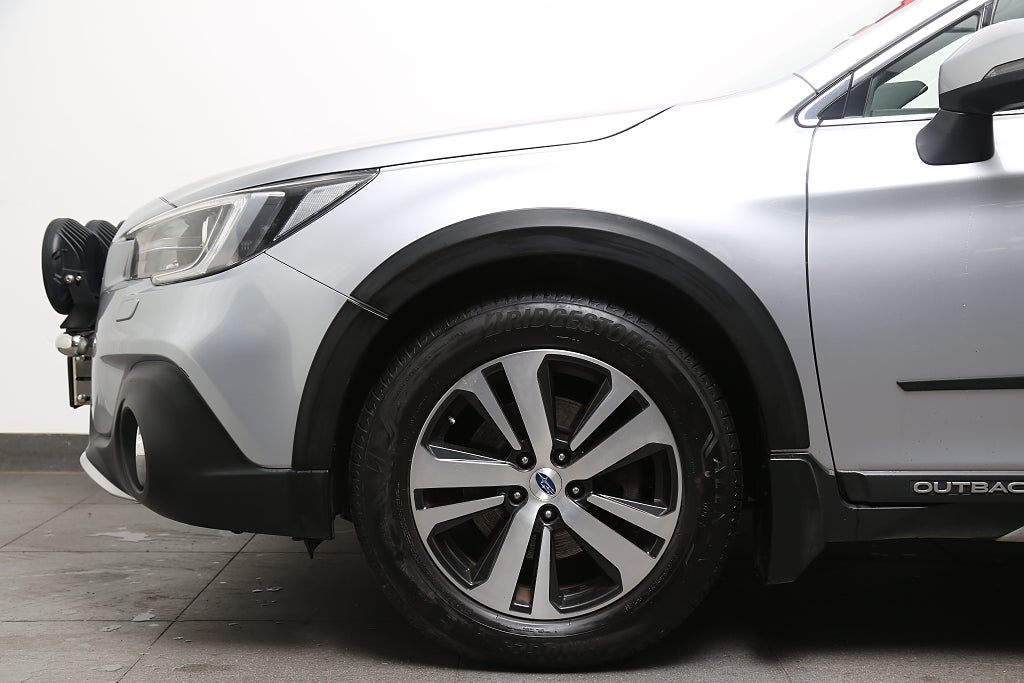 Subaru Outback 2,5i 175hk Summit AWD Taklucka H/K Skinn Motorv Drag 2018