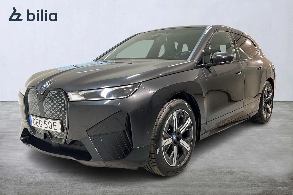 BMW iX xDrive40 / Panorama / HarmanK / Driving Prof / Drag
