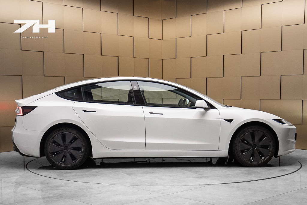 Tesla Model 3 Standard Range RWD  / Pano / Autopilot / Dator 4
