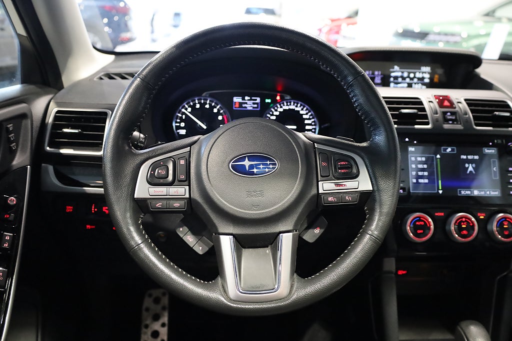 Subaru Forester 2.0 4WD XT 240 HK Drag M-Värme Pano Navi H&K Kamera 2018