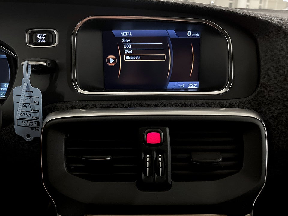 Bild på Volvo V40 Cross Country Momentum D2 B-KAMERA VOC & NAVI 115hk