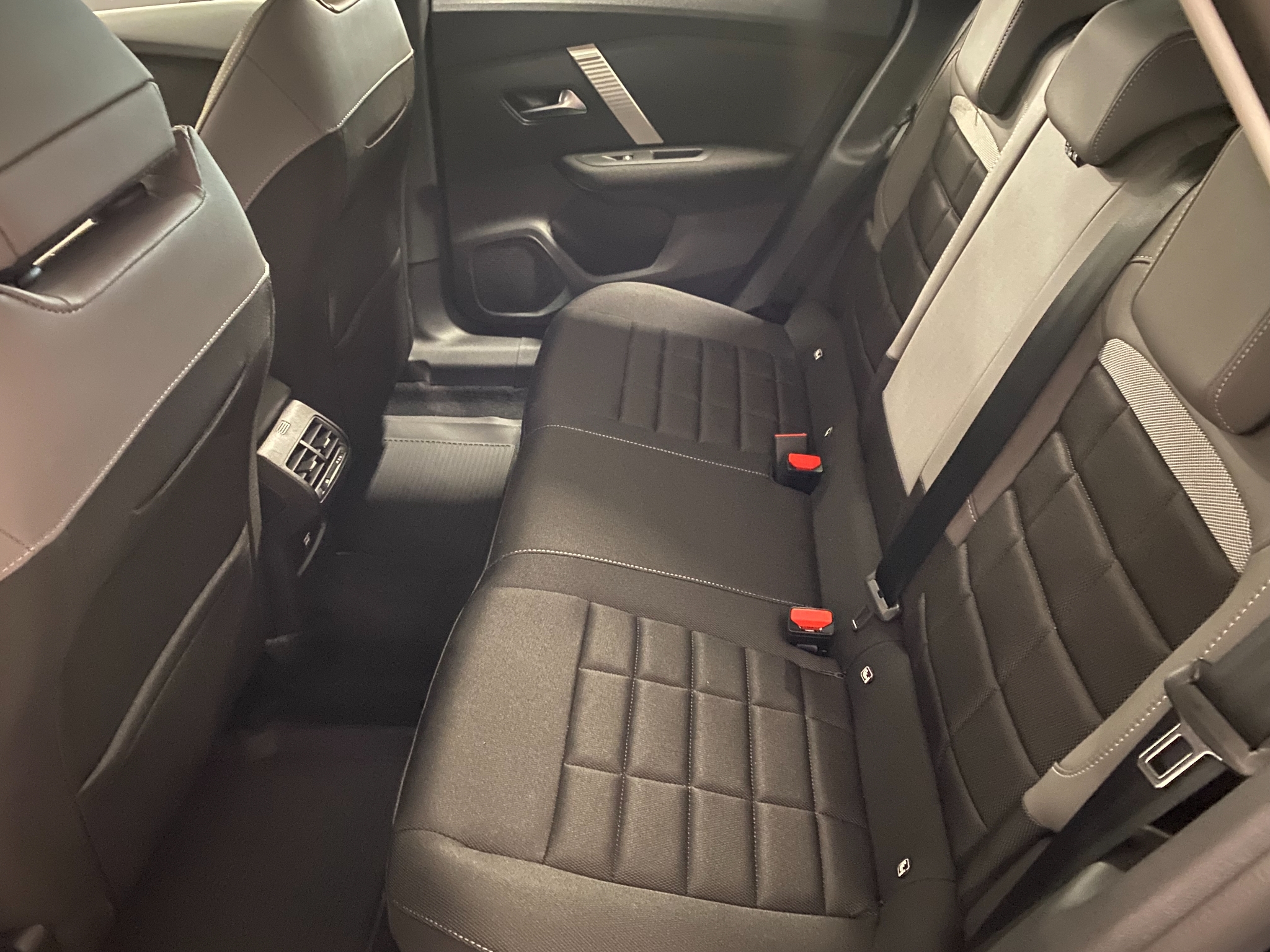 Citroen C4 FL Plus Hybrid 145hk Automat 2026, bild 6/10