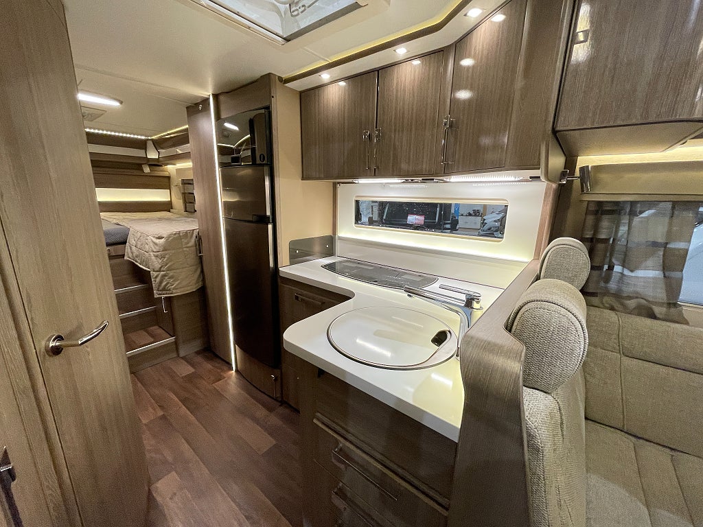 Kabe TMI 810 LGB / Hyd-Stöd/Aut180hk/Solcell/ALDE/Tandem  - Kabe