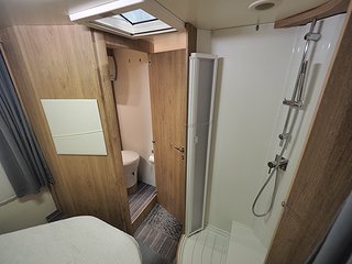 Husbil-halvintegrerad CI Elliot 67 xt 23 av 24