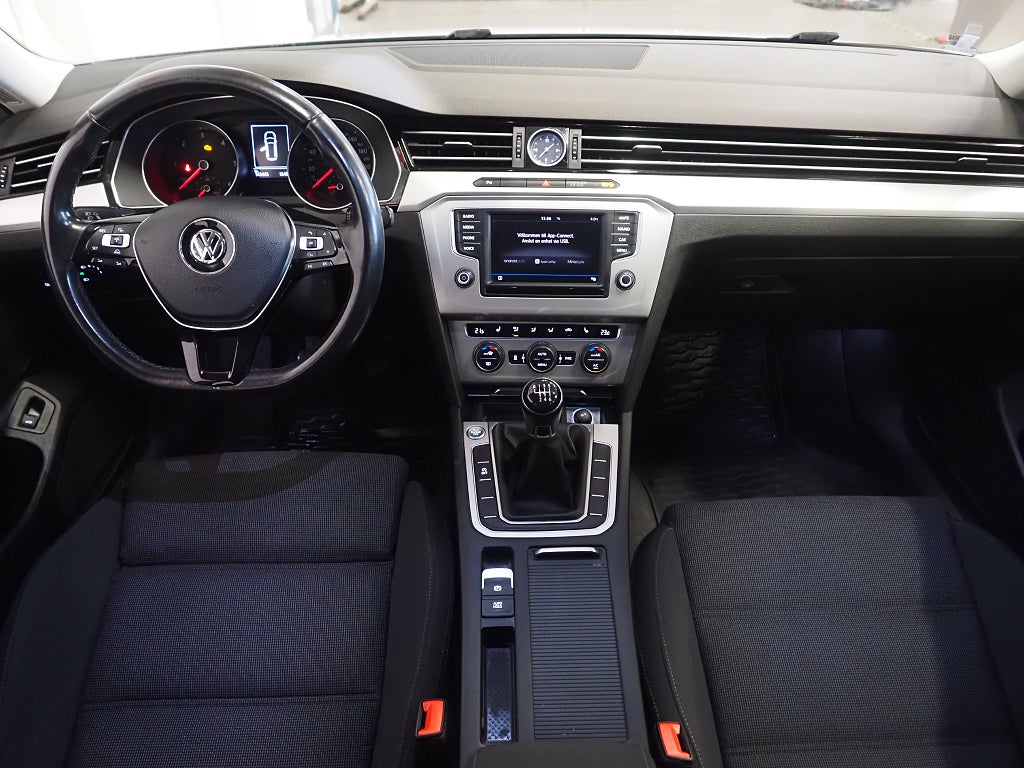 Volkswagen Passat Sportscombi 150hk 2.0 TDI | D-Värmare | Drag | Kamera 2017