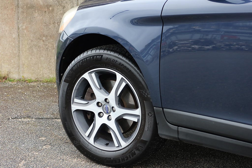 Volvo XC60 D4 163hk Momentum Drag D-Värmare Nybytt Kamrem 2-Ägare