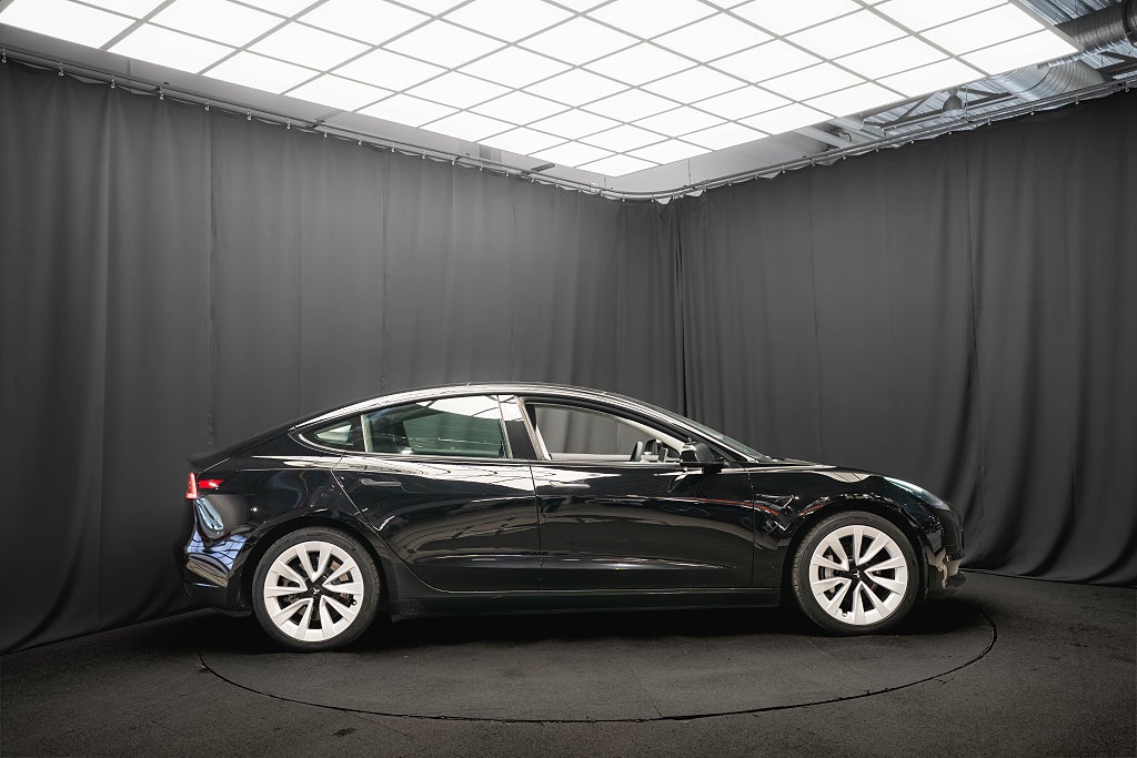 Tesla Model 3 Standard Range DRAG 19'' PANO LÄDER 1-ÄGARE MOMS