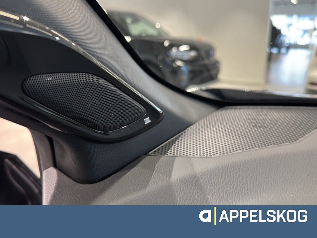 Bild på Toyota C-HR X-EDITION Hybrid Teknikpaket|LED-RAMP|RÄNTA 3,99|V-HJUL