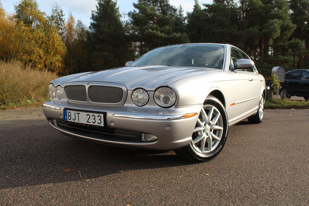 Jaguar XJ 3.0 V6 bensin, vettig bil, nyservad, bra utrustad!