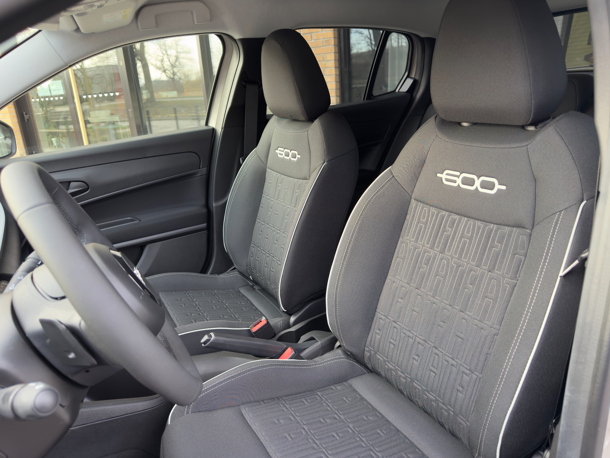 Fiat 600 Lounge Hybrid 2024, bild 5/39