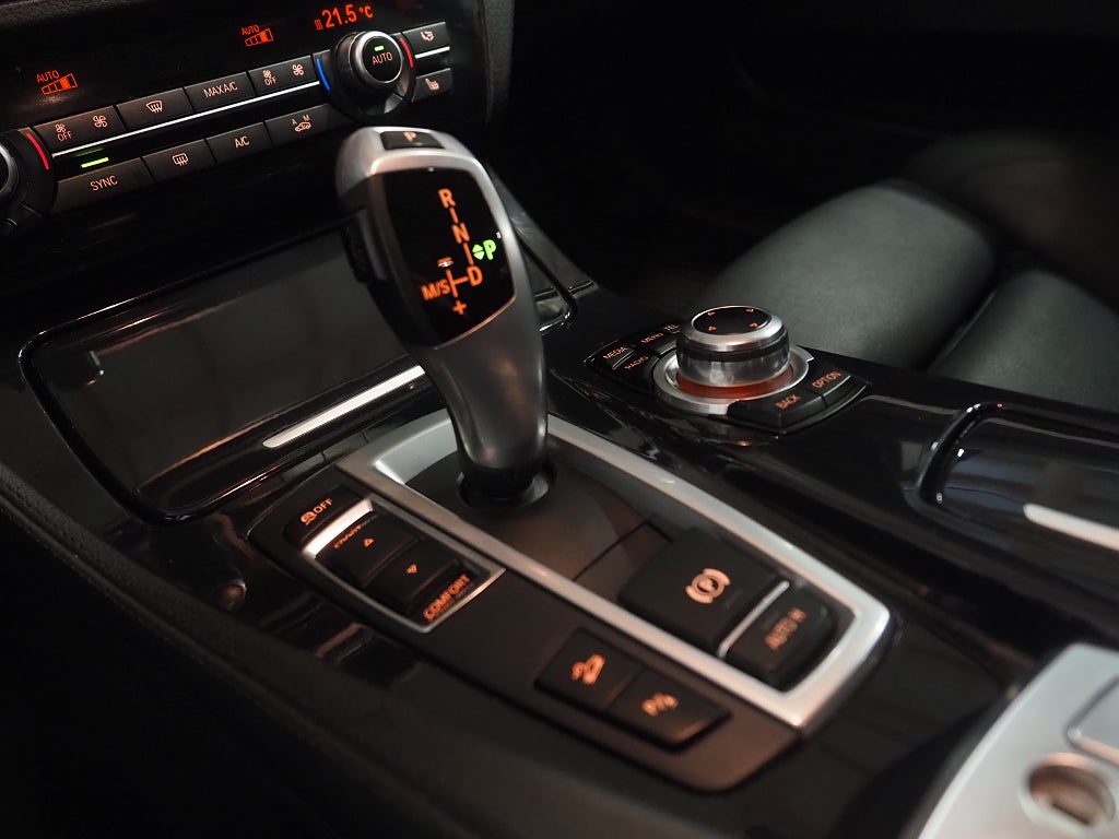 BMW 520d xDrive Touring Steptronic M-Ratt Skinn Dragkrok PDC 2017