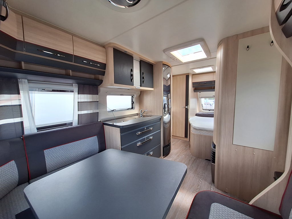 Hobby De Luxe Edition 460 UFe Dubbelbädd
