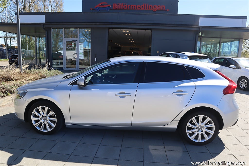 Volvo V40 D3 150hk Momentum Automat Navi Dragkrok Svensksåld