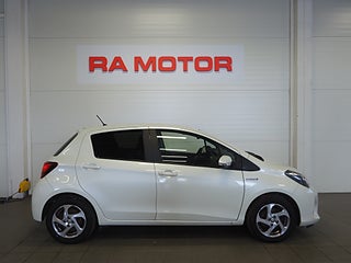 Halvkombi Toyota Yaris 4 av 21