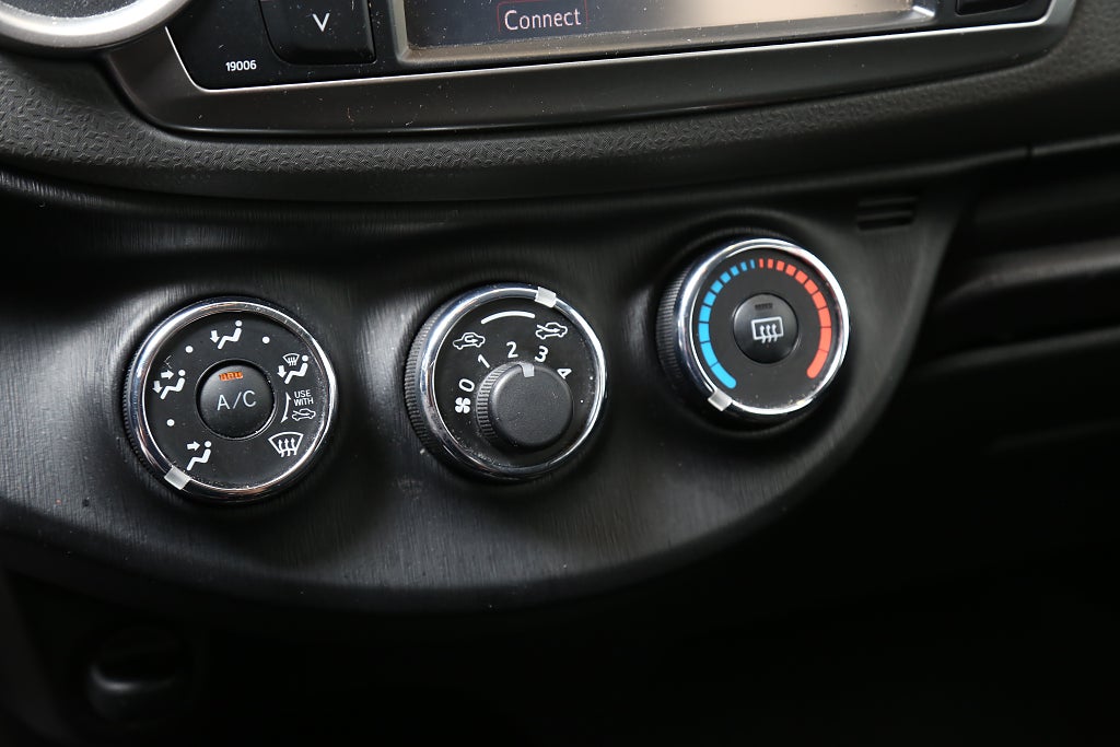Toyota Yaris 1,33 Dual VVT-i Active 5-dörrar Kamera Motorvärmare 2013