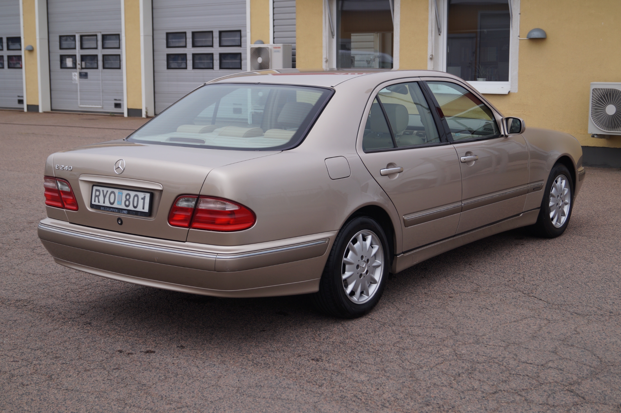 Mercedes-Benz E 240 Elegance 2001, bild 4/10