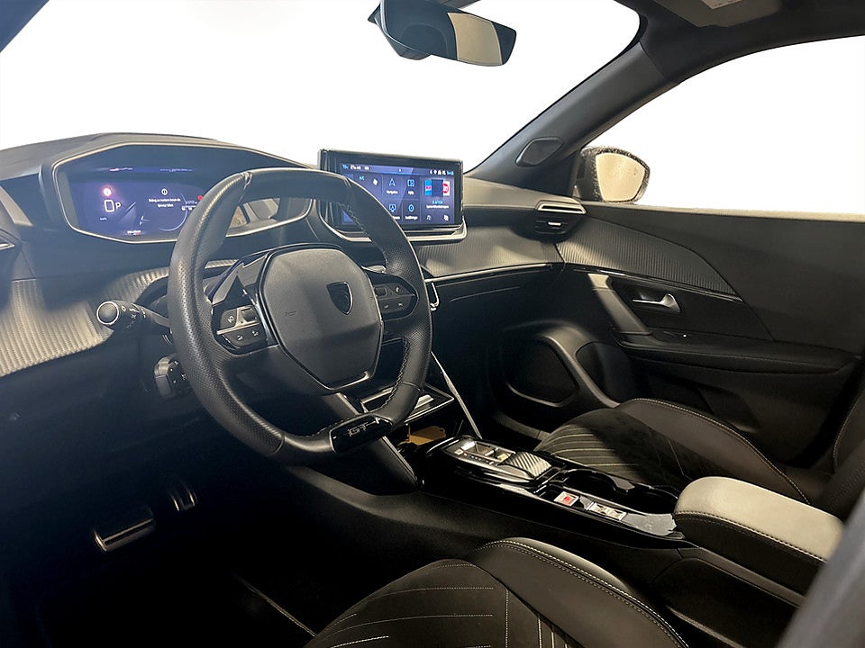 Bild på Peugeot 2008 GT 1.2 PT 130hk Aut B-KAMERA CARPLAY