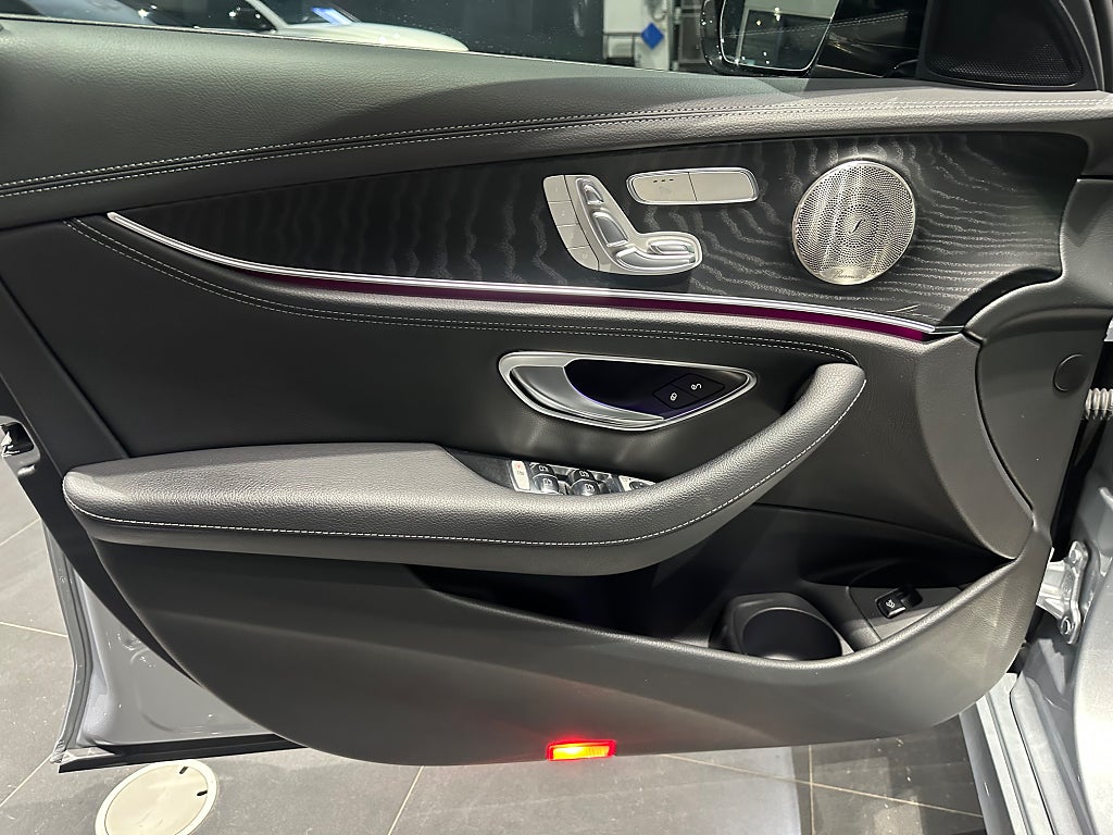 Mercedes-Benz E 300 d 4MATIC Kombi AMG Luftfjädring skinn - bild 12