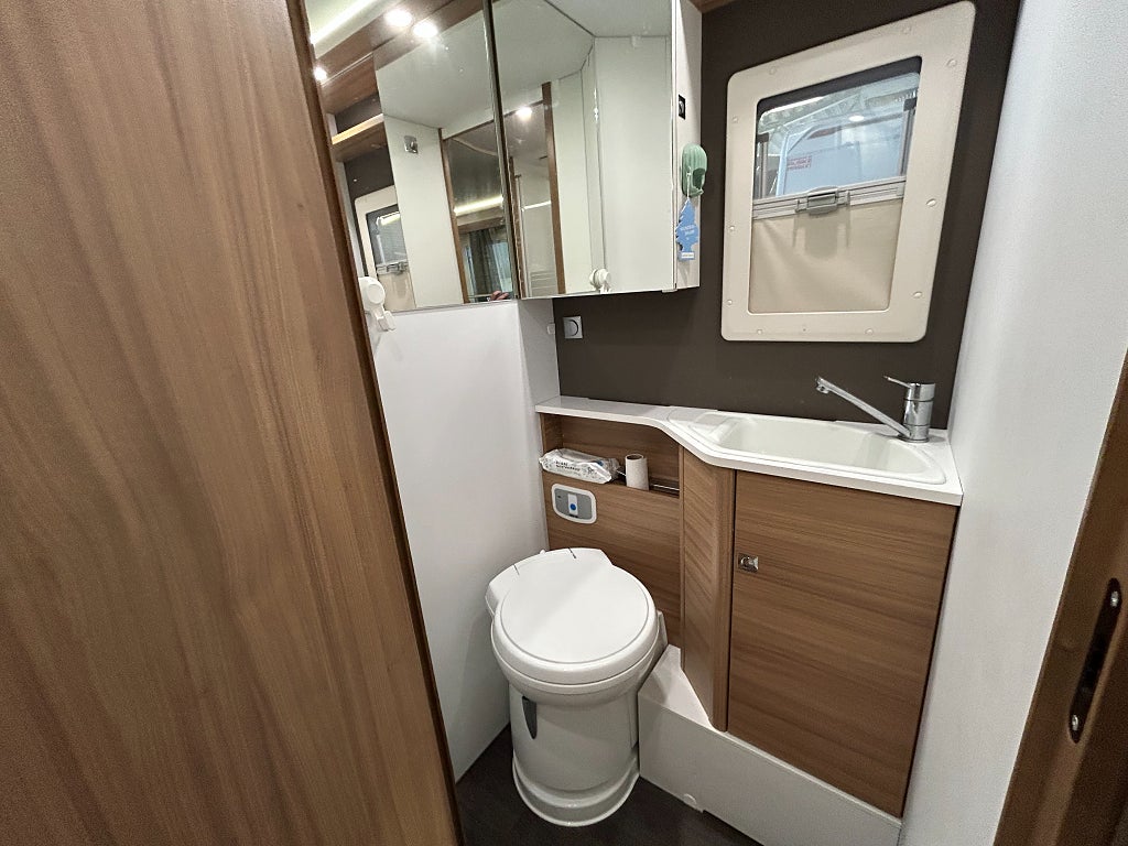 Adria Matrix Nordkapp 670 SL / Alde / Taksäng / Litium / B-kort / Solc - Adria