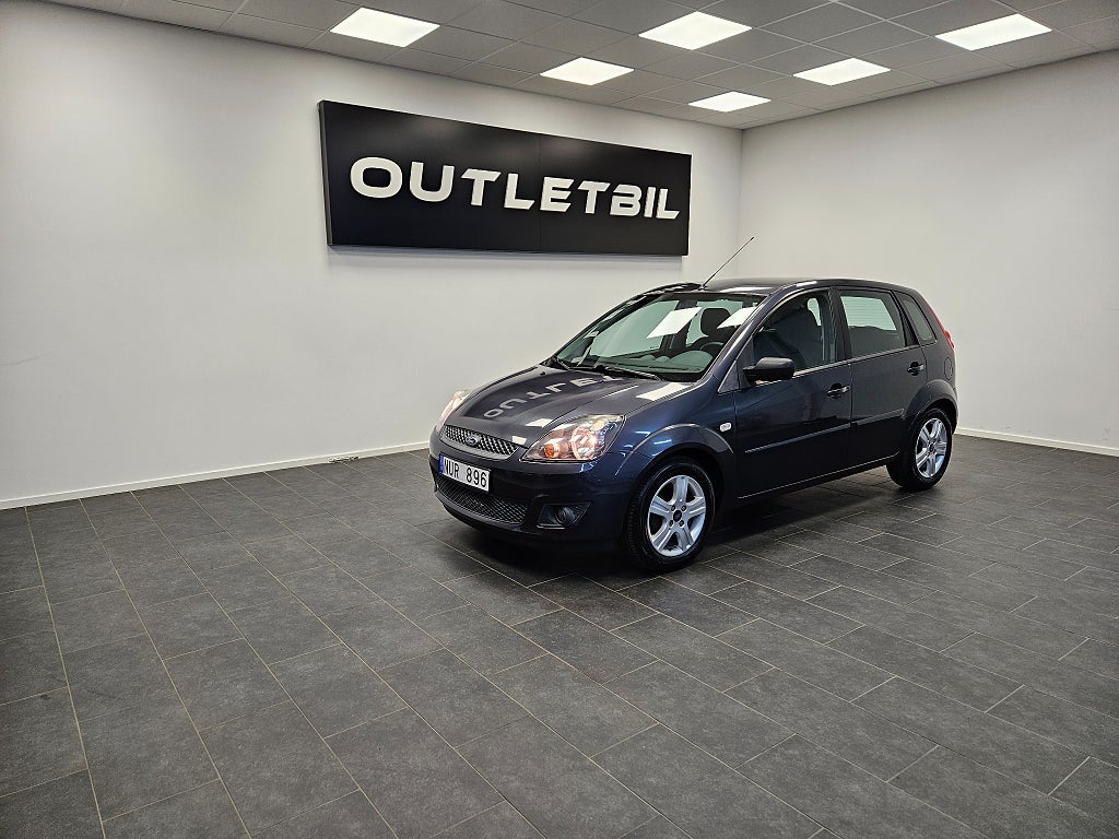 Ford Fiesta 5-dörrar 1.4 80hk Endast 5500mil 1 ägare Nybytt Kamrem