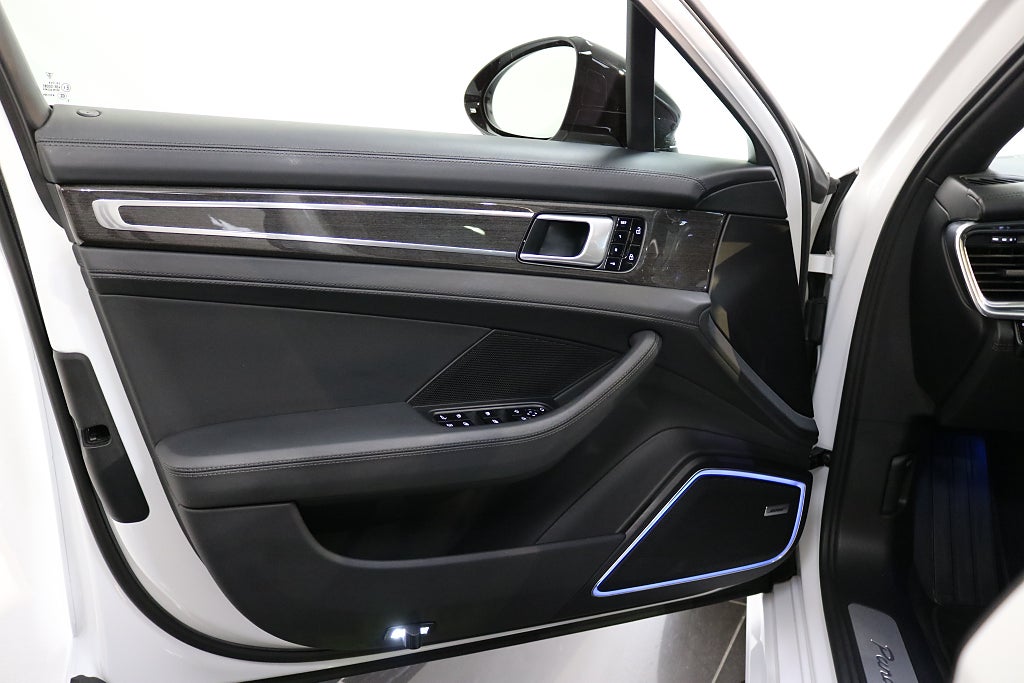 Porsche Panamera 2021 - miniatyr 8