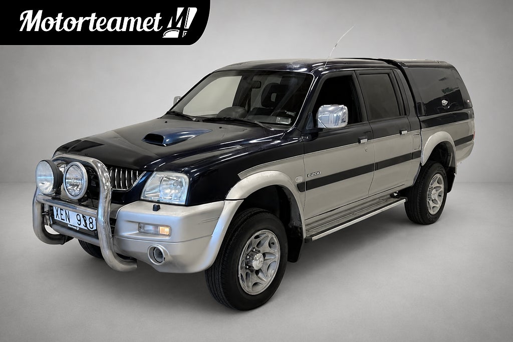 Mitsubishi L200 Dubbelhytt 2.5 TD ES-4WD Kåpa Drag K-rem Bytt Nyservad