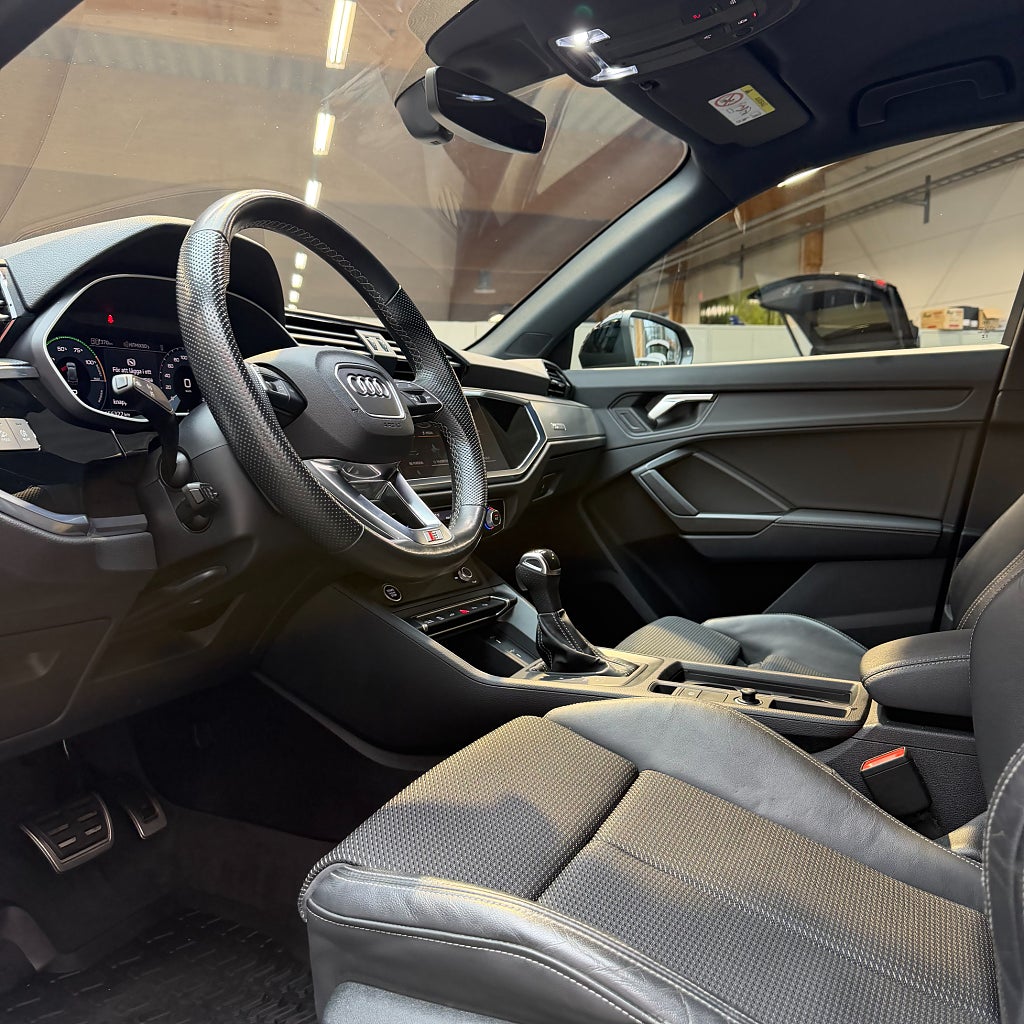 Audi Q3 45 TFSI e S Tronic S line Matrix Cockpit Carplay "20"