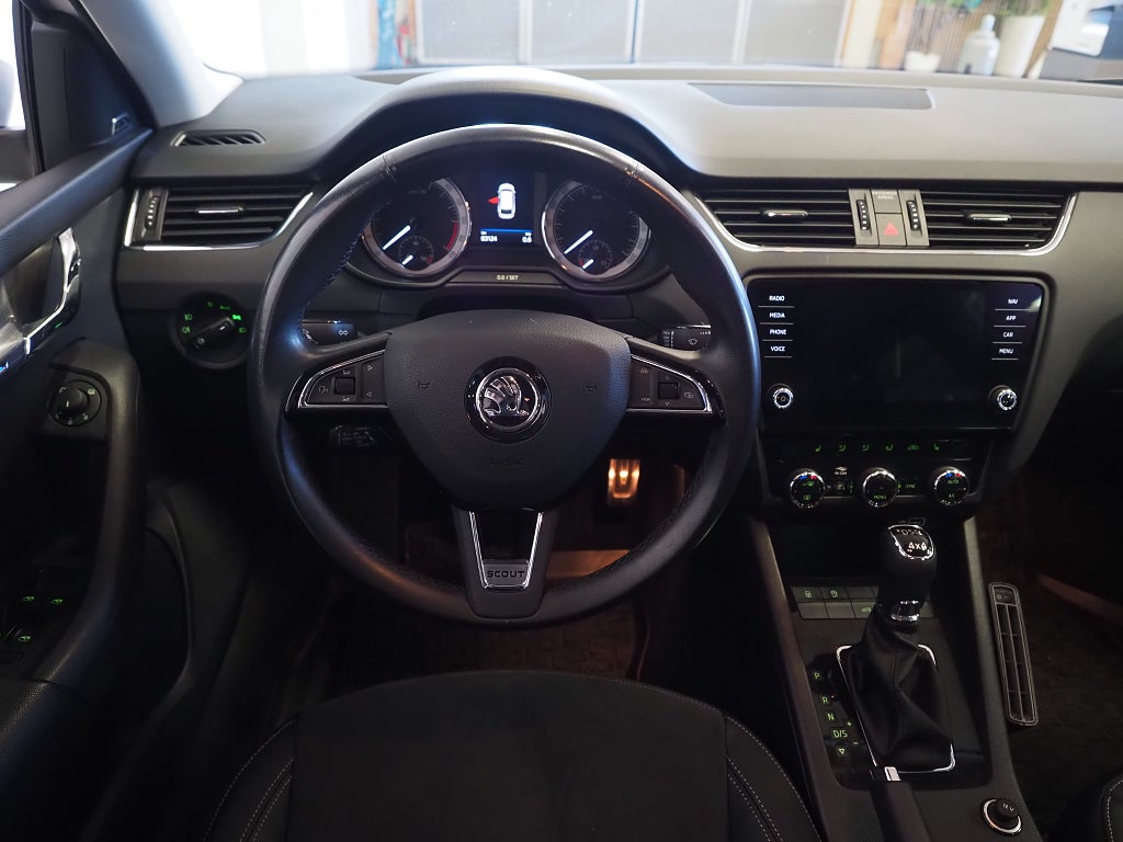 Skoda Octavia Scout 2.0 TDI 184hk 4x4 Premium | Drag | D-värm | Navi | 2020