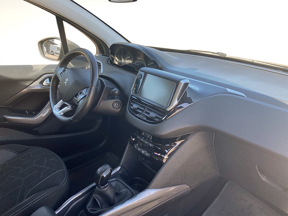 Bild på Peugeot 2008 Active 1.2 PT 82hk DRAG BACKSENSORER