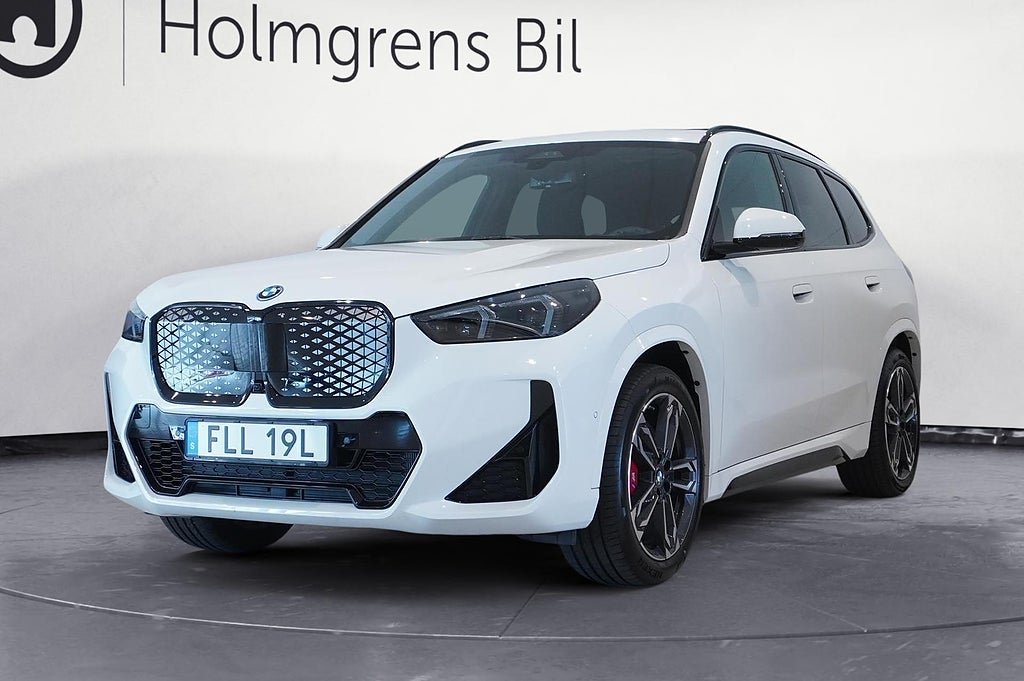 BMW iX1 eDrive20 M-Sport Pro Drag DAP Panorama HUD hk | Ränta 3,95%