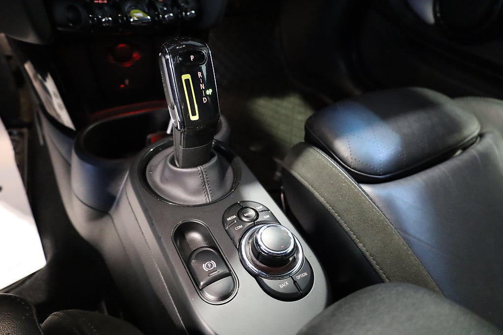 MINI Cooper SE Navi Läder Värmare Carplay Sensorer LED 2023