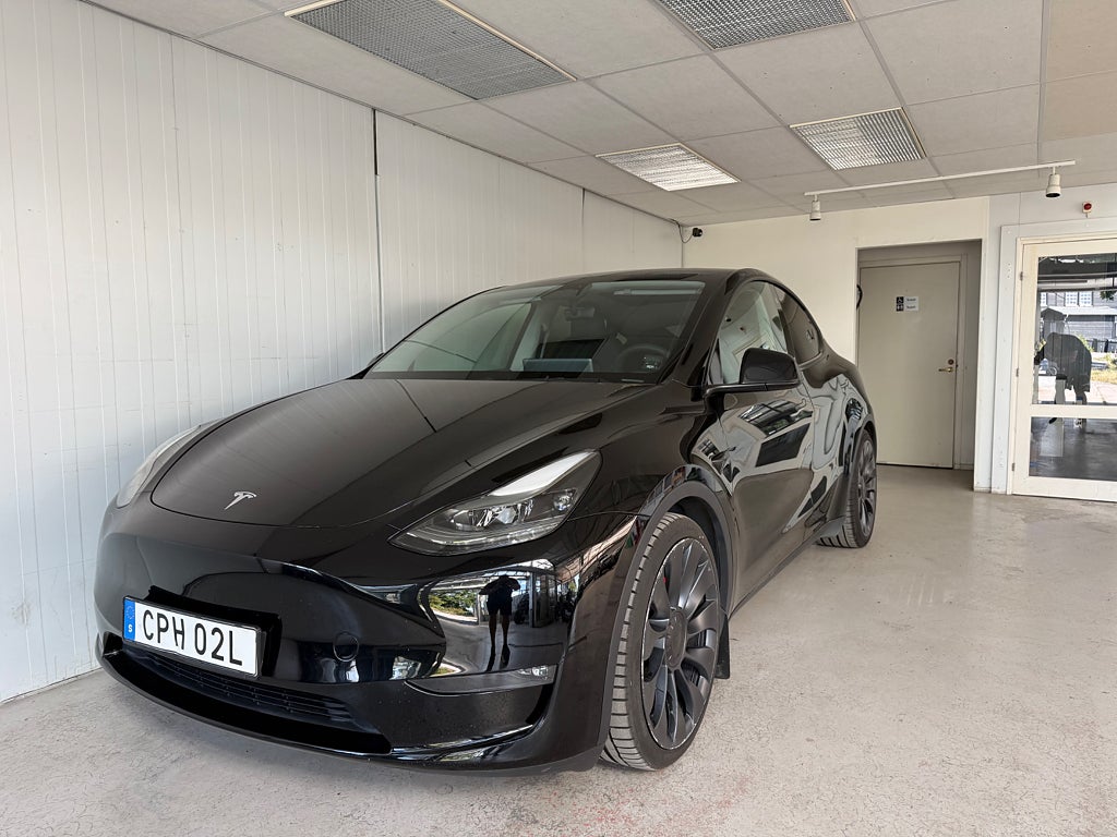 Tesla Model Y Performance Performance Drag Autopilot