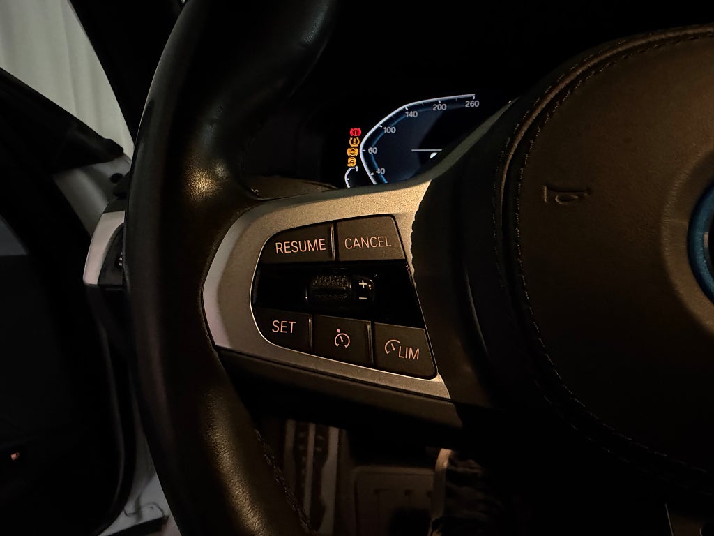 BMW 530e xDrive Touring M Sport Farthållare B-kam Sensatec läder bild 18