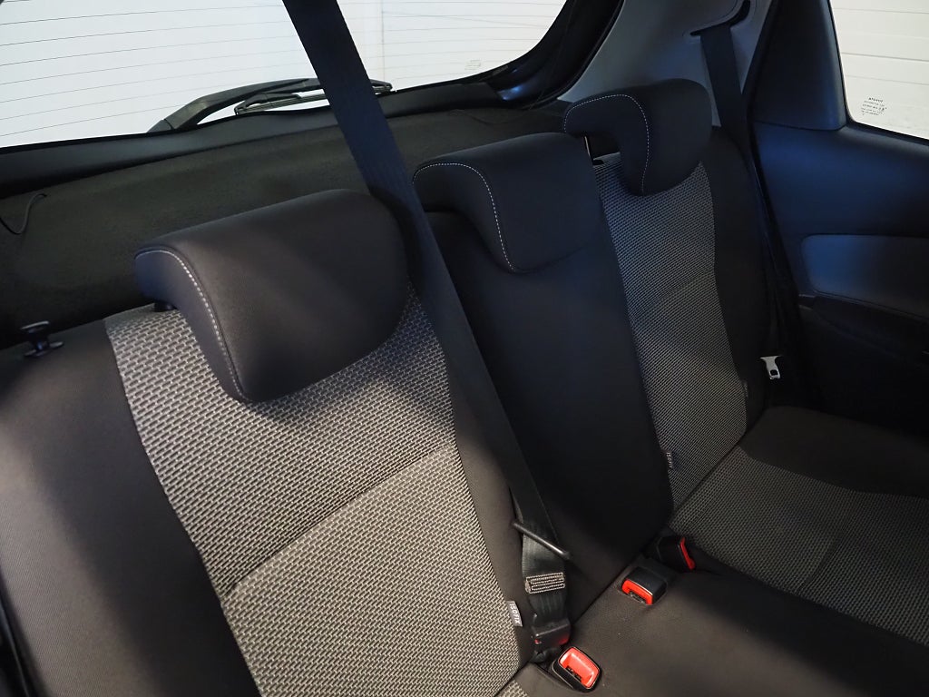 Toyota Yaris Hybrid e-CVT 101hk | Edition Feel | Navi | Värmare | 2015