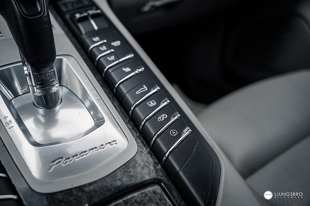 Porsche Panamera 2011 - miniatyr 11