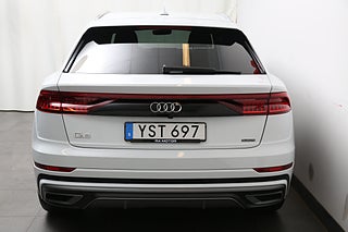 SUV Audi Q8 5 av 28