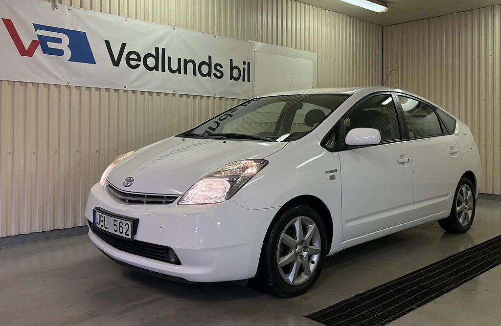 Toyota Prius 1.5 VVT-i + 3CM CVT En ägare 0,43l/mil Skatt 360:-