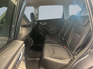 Subaru Forester e-Boxer XFuel Lineartronic MOMS/1-Ägare/Drag/S&V-Däck
