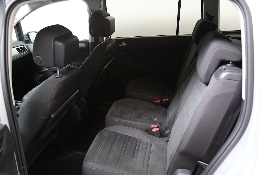 Volkswagen Touran 1,5 TSI 150hk R-Line DSG Värme Drag 7-sits 2021