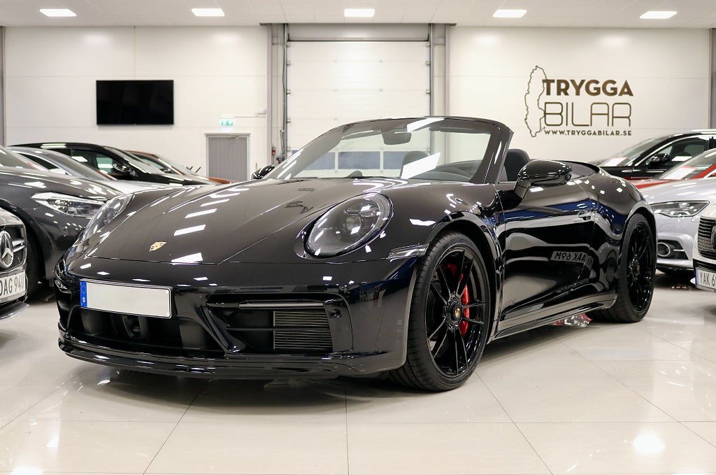 Porsche 911 Carrera 4 GTS Cab PDK/Moms/Sv.såld/Nybilsgaranti/Se Utr
