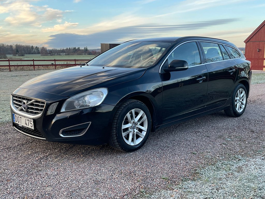 Volvo V60 D3 Gtronic Momentum Nyservad Drag Värm Vinterhjul