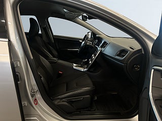 Volvo S60 D3 Momentum S&V-hjul/keyless/Dvärm/Psens/Rattvärm/Fart