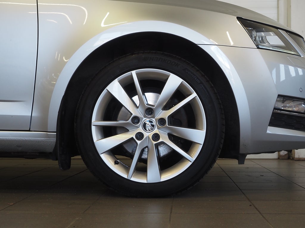 Skoda Octavia 1.0 TSI Style Premium Kamera Drag Canton P-Värm Navi 2018