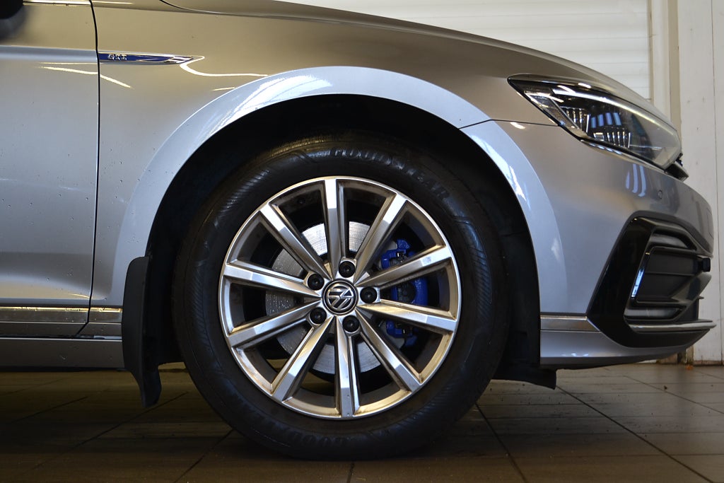 Volkswagen Passat Sportscombi GTE Plug-in Kamera Drag Värmare Navi IQ