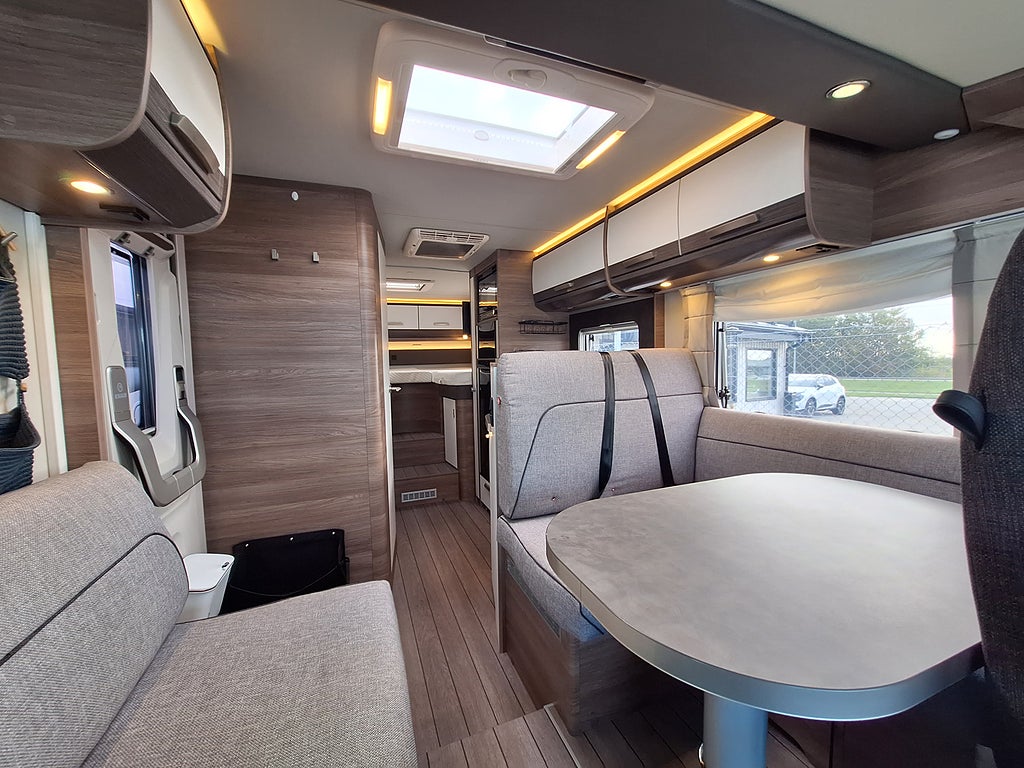Knaus Live I 700 MEG Långbädd, Automat, Solcell, AC, Dragkrok