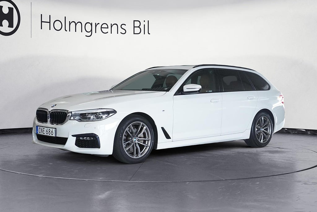 BMW 520i Touring A M Sport Panorama Bensinvärmare Drag Harman Kardon