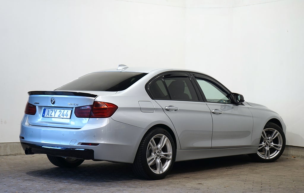 BMW 320I xDrive Sedan Sport line Automat Dragkrok 184hk