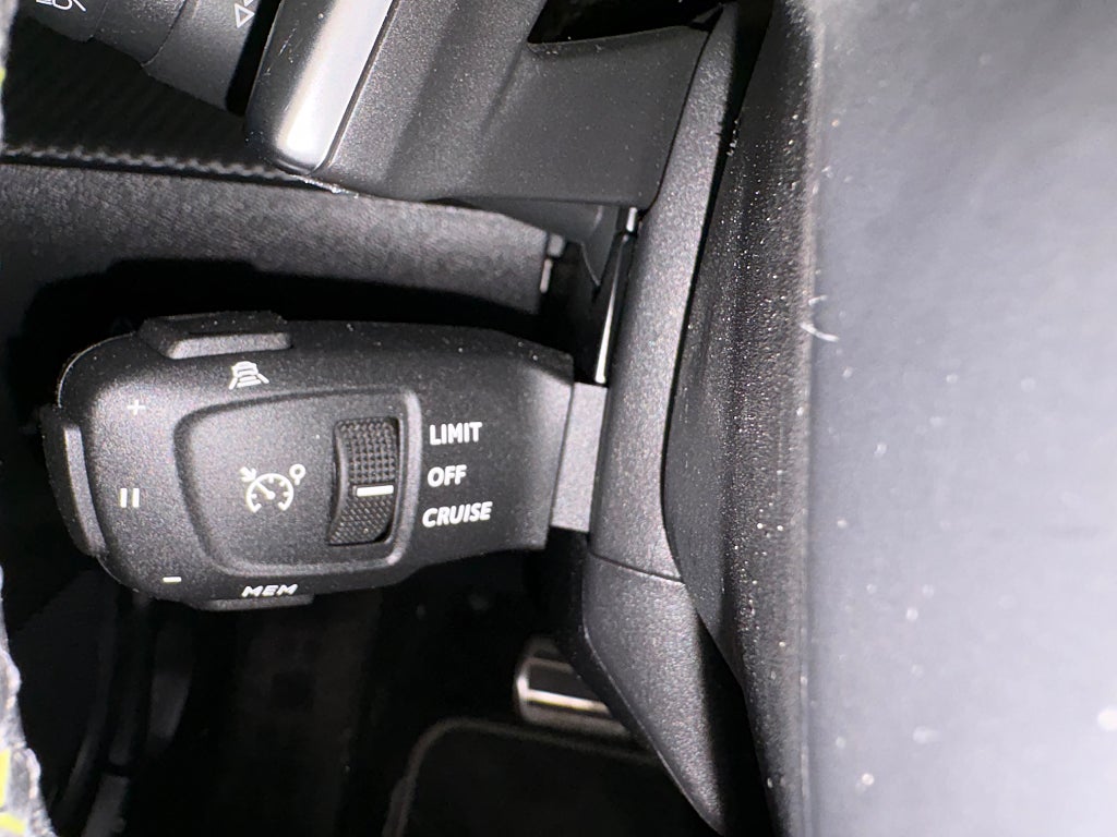 Peugeot 2008 SÅLD! GT 1.2 PT 155HK AUT , avt. Drag Nav B-kam V.hjul thumbnail